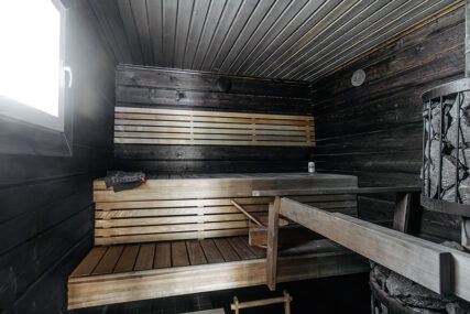 Pihasauna sisältä | Leponiemen mökki
